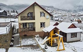 BEE HOUSE Поляниця Апартаменти